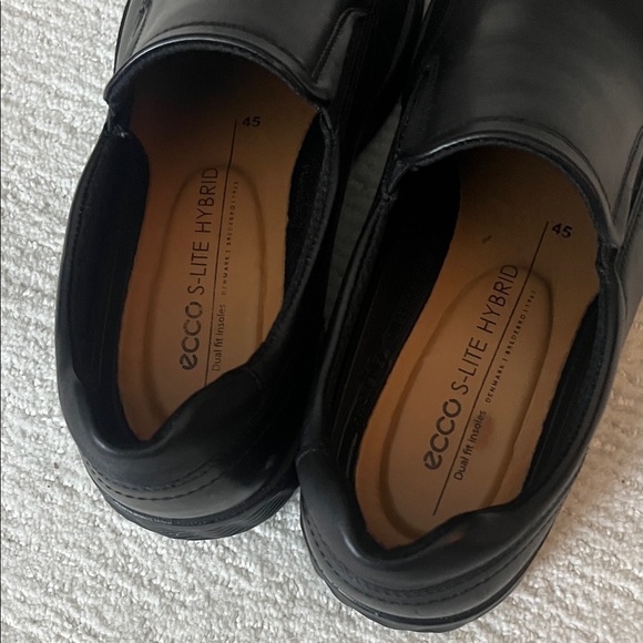 ECCO Men's Classic Black Slip-On Loafers - Picture 8 of 10